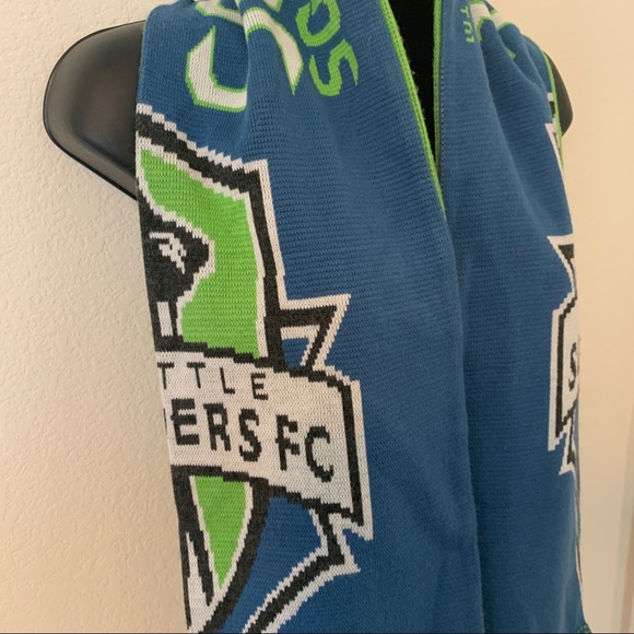 Seattle Sounders FC FanaticsBranded Core Scarf - Rave Green Sports scarf - Picture 5 of 13